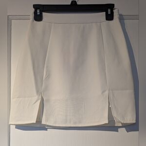 NWT, Missguided Dressy White Pencil Lined Mini Skirt With 2 Front Slits. Size 4